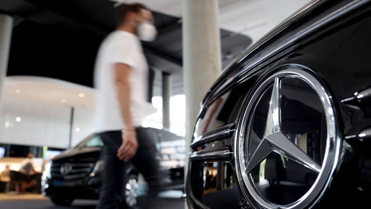 Mercedes Recalls Nearly 1,000,000 Vehicles Due to Brake Issue